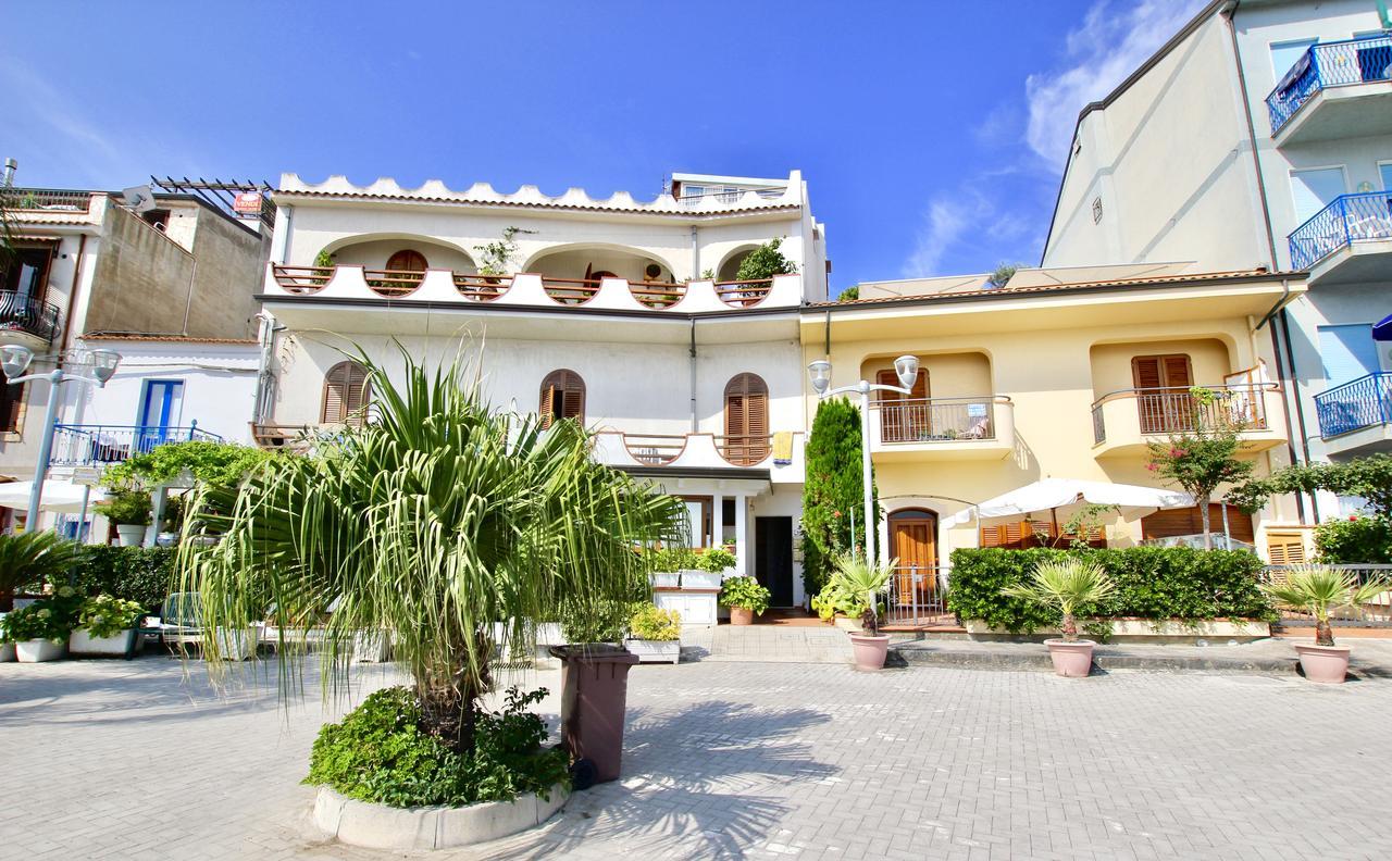 Le Case Del Borgo - Perla Capo dʼOrlando Exteriör bild